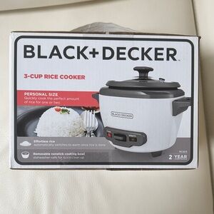 Black & Decker 3-Cup Rice Cooker - Black and White